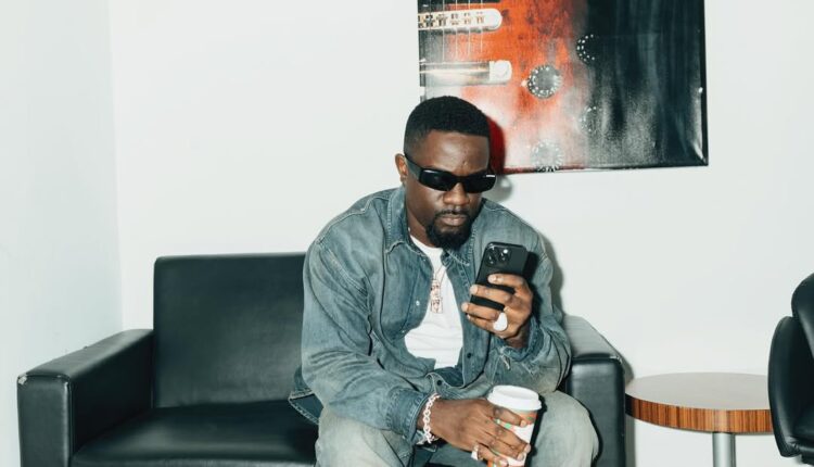 Sarkodie honoured with prestigious Ditto Legacy Award in London